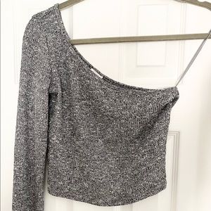 Grey one shoulder top!